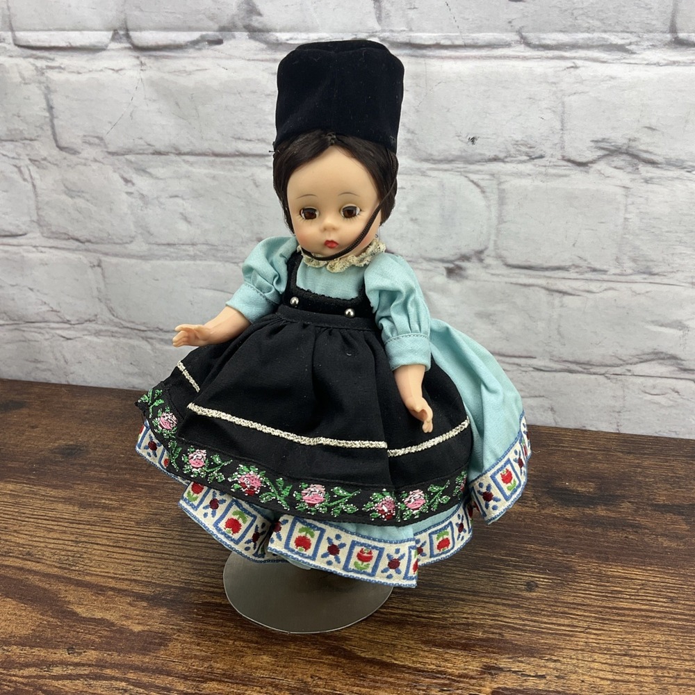 Vintage Madame Alexander International Doll Rumania‎ 539